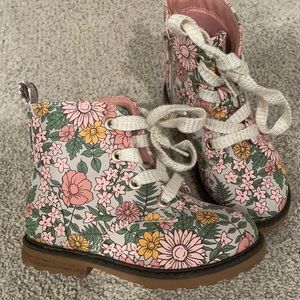 Floral boots size toddler 8